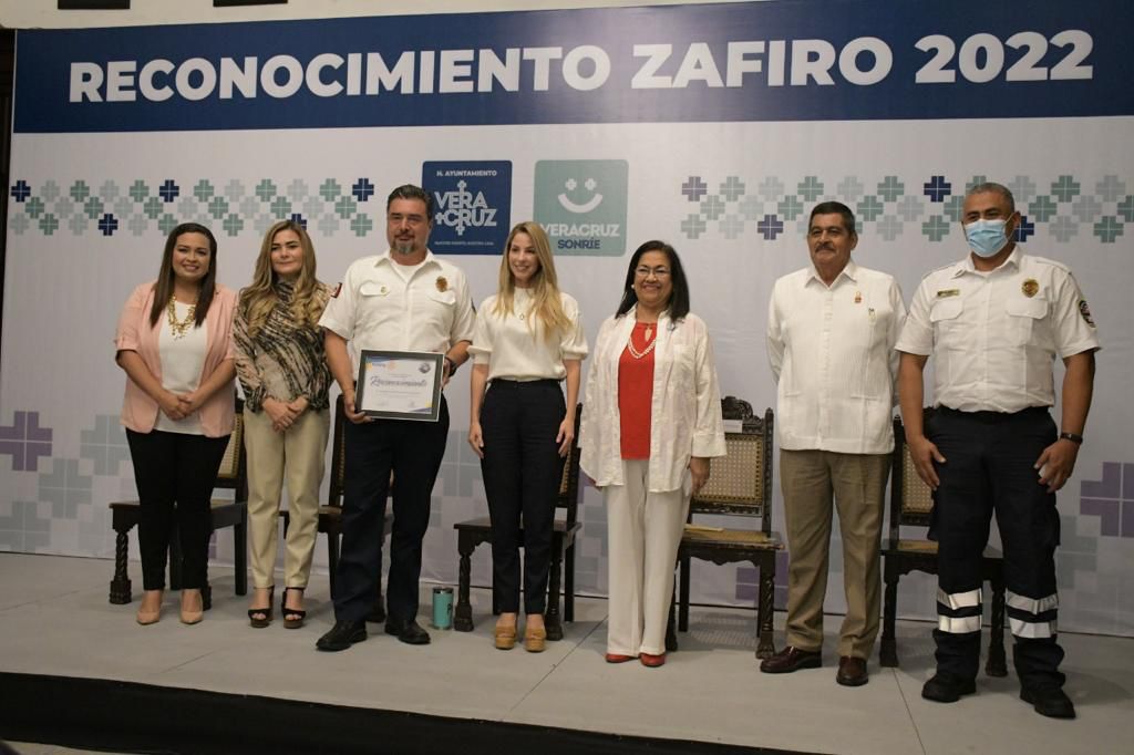 Alcaldesa de Veracruz reconoce a Rotarios distinguidos - Abriendo Brecha